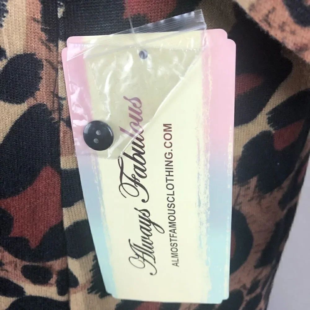 NWT Almost Famous Tiger Print Button Down Top - Picture 8 of 12